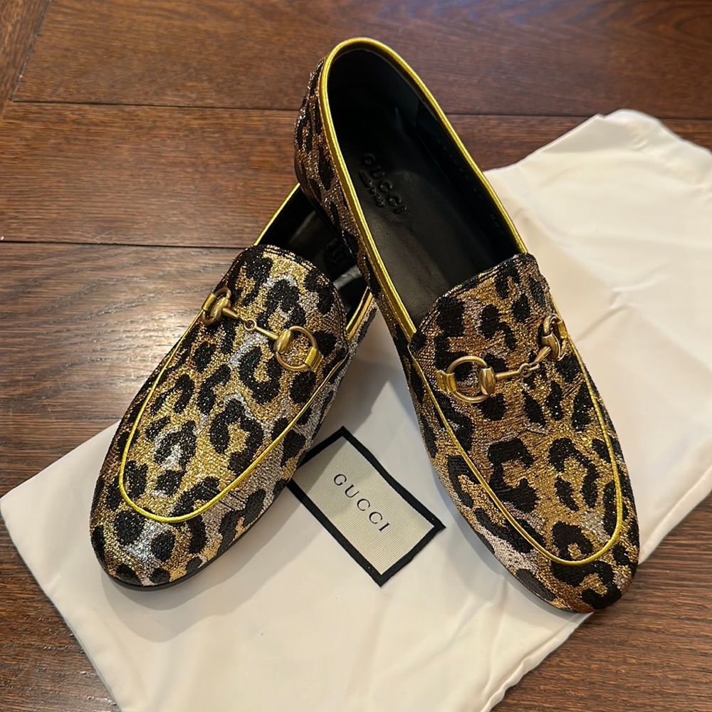 Gucci NWT Jordaan Horsebit Loafers with leopard print jacquard and gold hardware